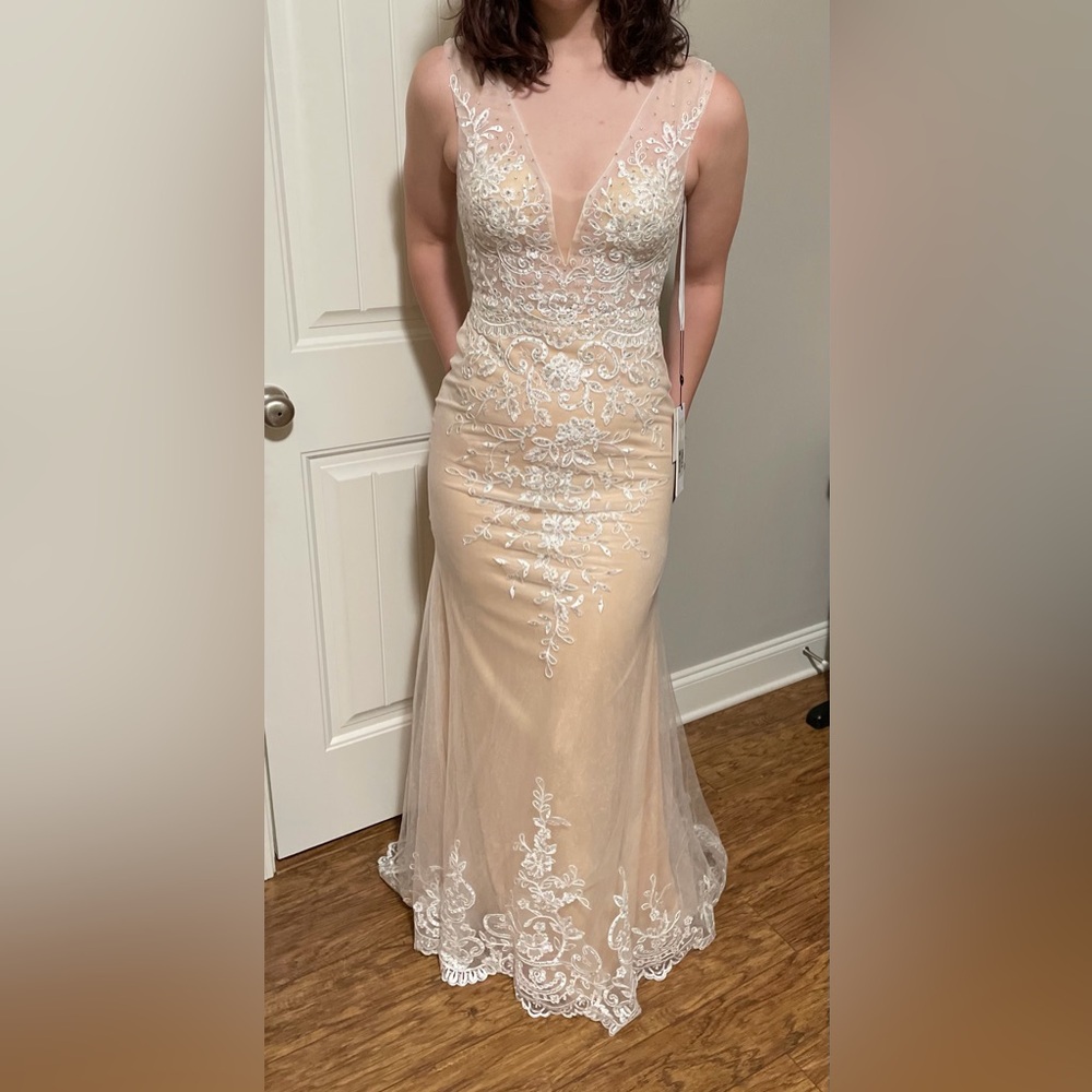 Jvn - Jovani Beautiful long gown